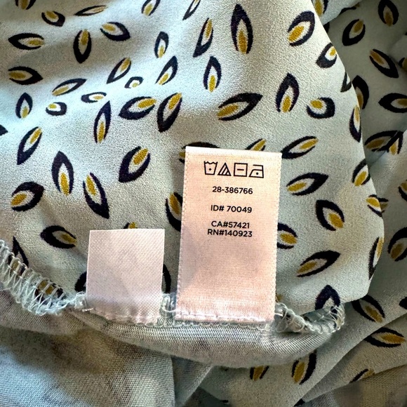 Loft Stylish Sleeveless Printed Top - Light Blue button Down BlouseSize Small - Picture 9 of 10